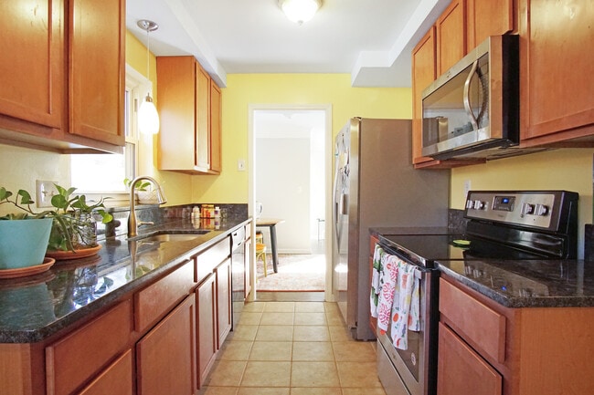 Kitchen - 24330 Manistee St