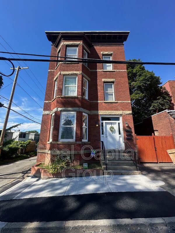 Building Photo - 21 124th St Unit Apt 1