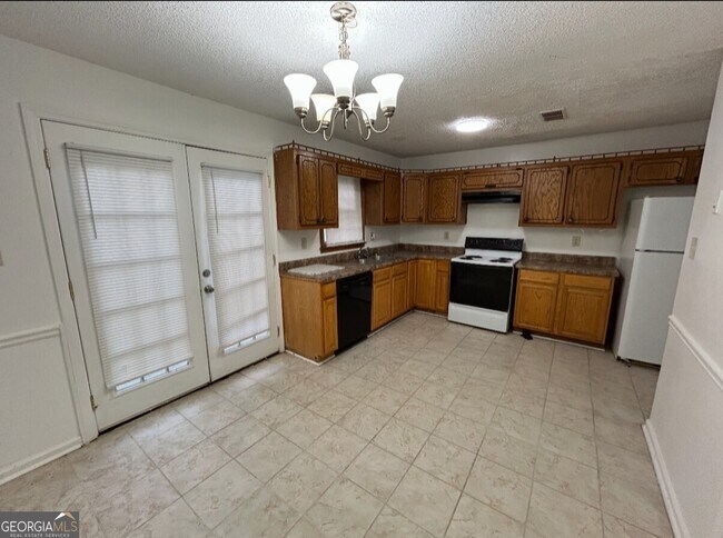 Photo - 1680 Winchester Way SE