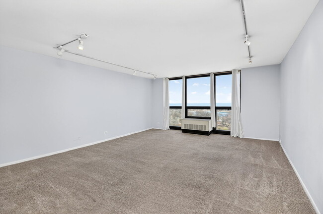 Photo - 2500 N Lakeview Ave