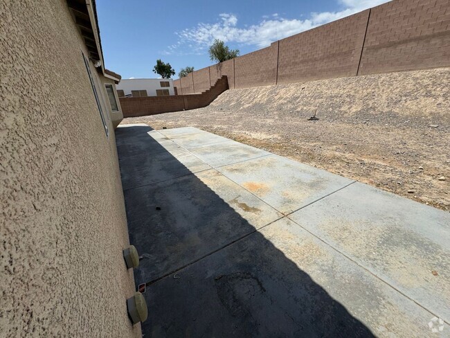 Building Photo - Charming 3-Bedroom Home with Open Living a...