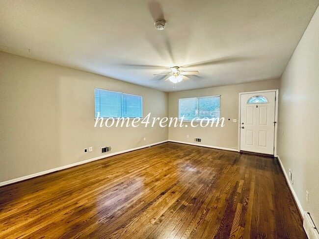 Photo - 7831 Main St