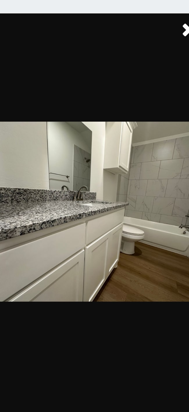 Photo - 11518 University Dr