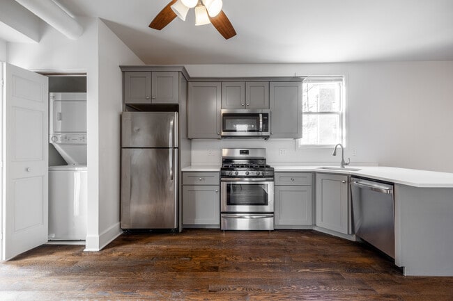 Photo - 3135 N Oakley Ave Unidad 2R