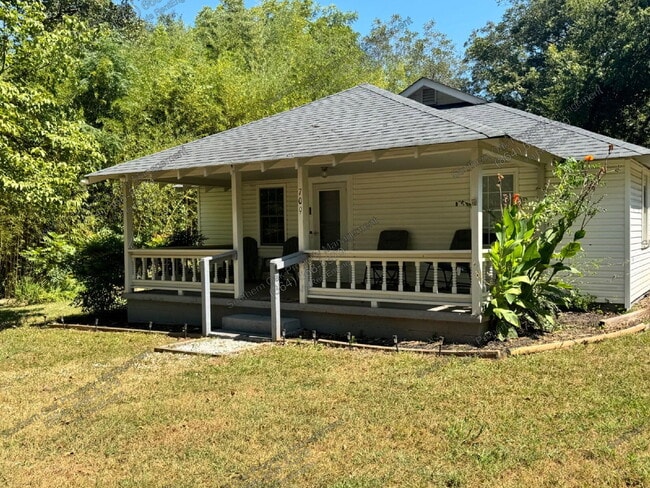 Photo - 709 Friendship Rd