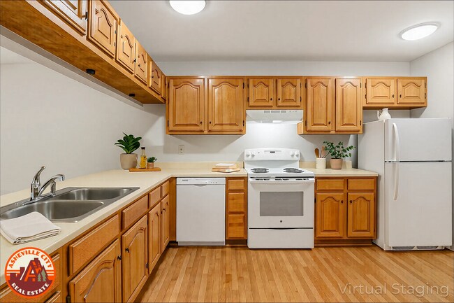 Photo - Bright 2-Bedroom Townhouse with Garage & Pool on Tunnel Road