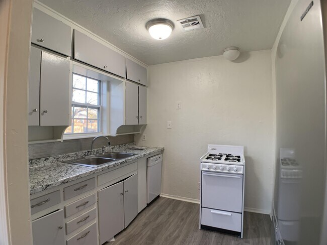 Photo - 409 W Himes St