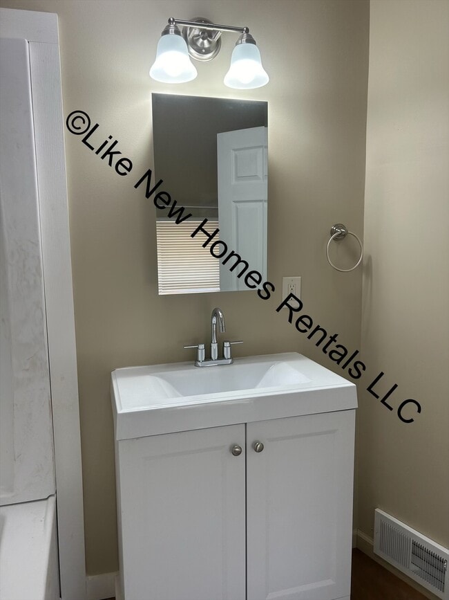 Photo - 527 Fletcher St