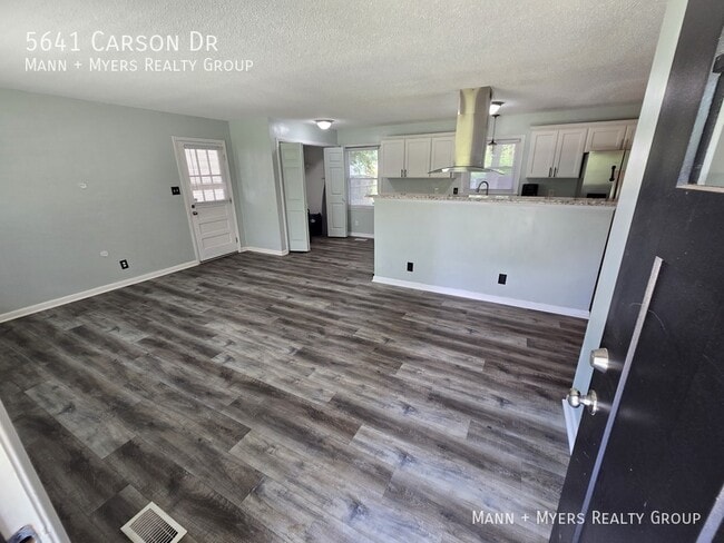 Photo - 5641 Carson Dr