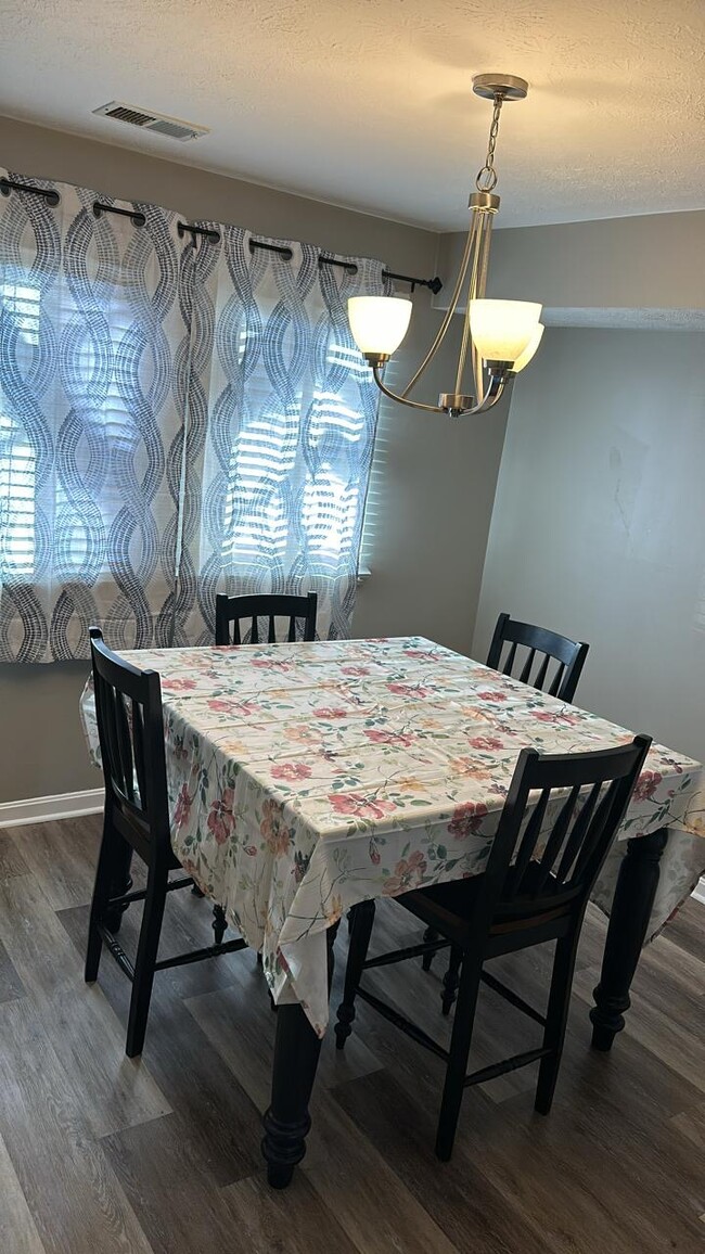 Photo - 204 Sherwood Green Ct