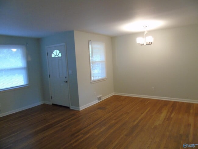 Photo - 704 Graycroft Dr SW