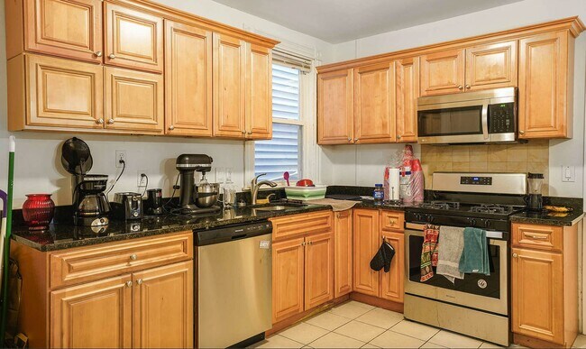 Building Photo - 13 Sachem St Unit 2