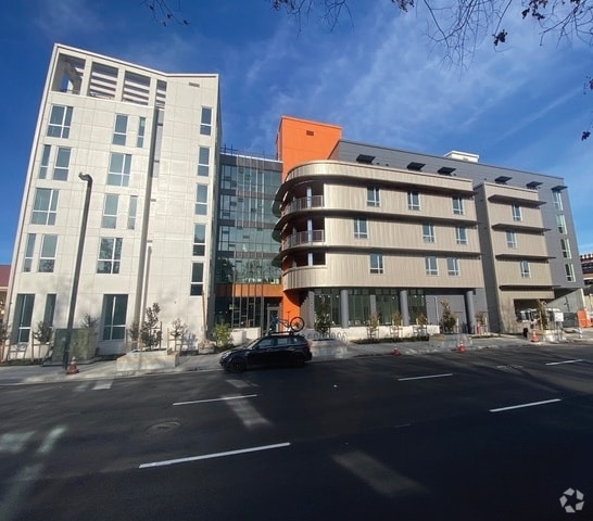 Building Photo - Luna Vista Rental