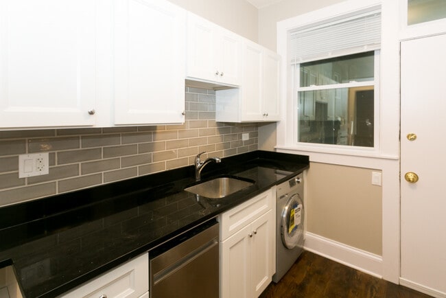 Building Photo - 4706 N Racine Ave Unit W