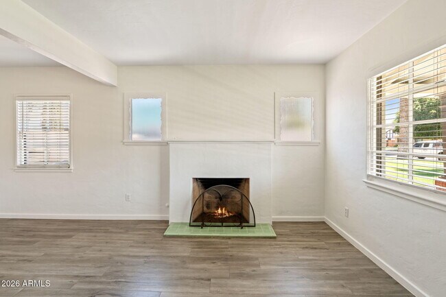 334 W Lewis Ave
