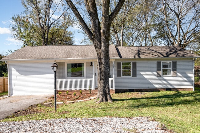 Photo - 209 Nowlin Dr