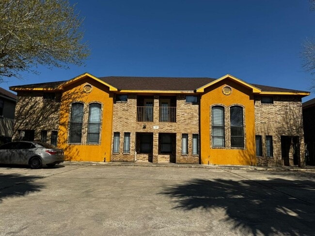 Building Photo - 1208 W Fig Ave Unit 1208 W Fig Ave #B