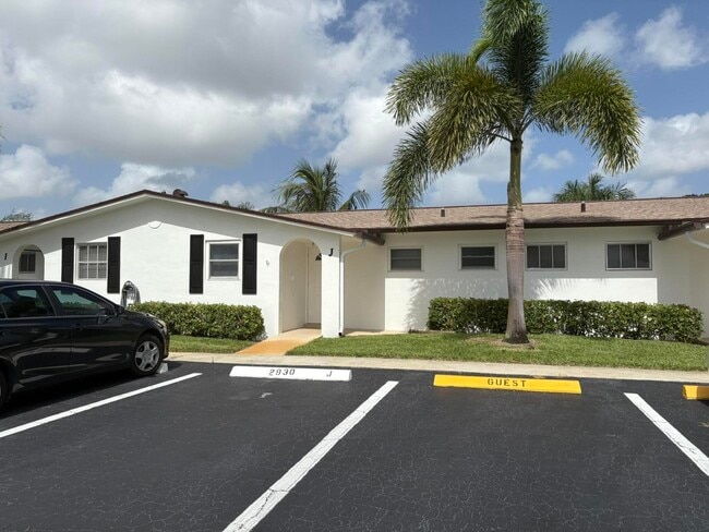 Building Photo - 2930 Crosley Dr E Unit J