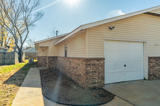 2001 Cypress Pl