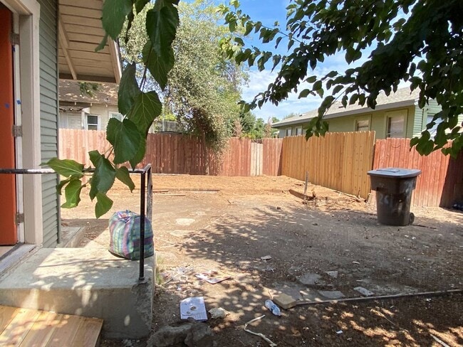 Photo - 319 E San Joaquin Ave