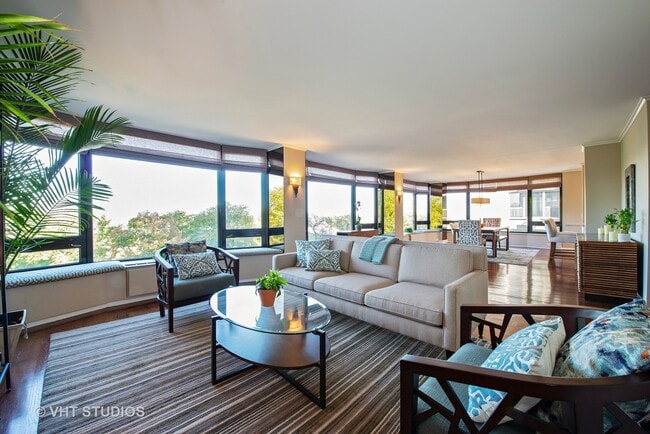 Photo - 1555 N Astor St Unit 5NE