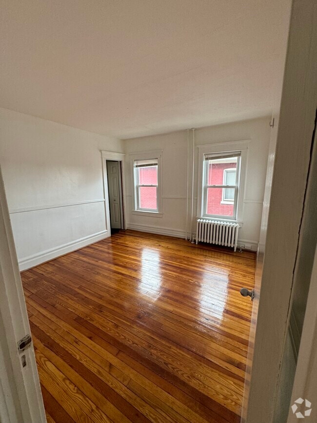 Building Photo - 1911 Ferry St Unit 2 Rental