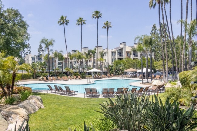 Building Photo - 5525 Canoga Ave Unit 5525 Canoga #311