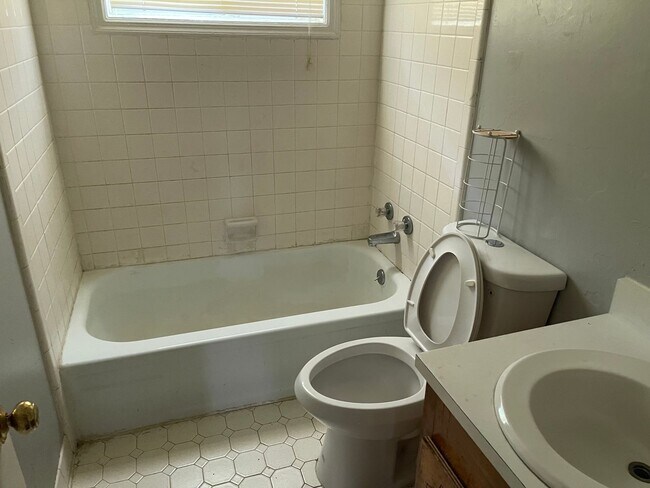 Photo - 3 Bedroom/1 Bath Duplex