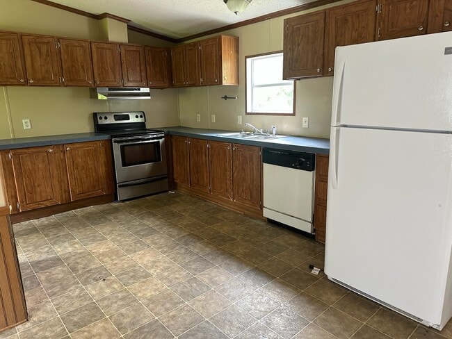 Photo - 182 Clements Rd