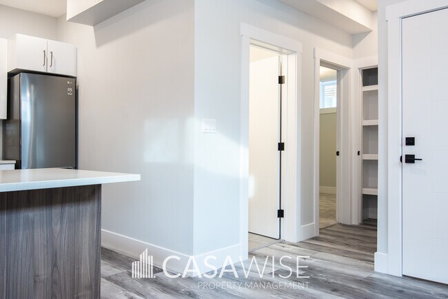 Photo - 10934-10972 72 Ave NW