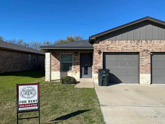 Building Photo - 1203 Wales Dr Unit 1203 Wales Dr. - A