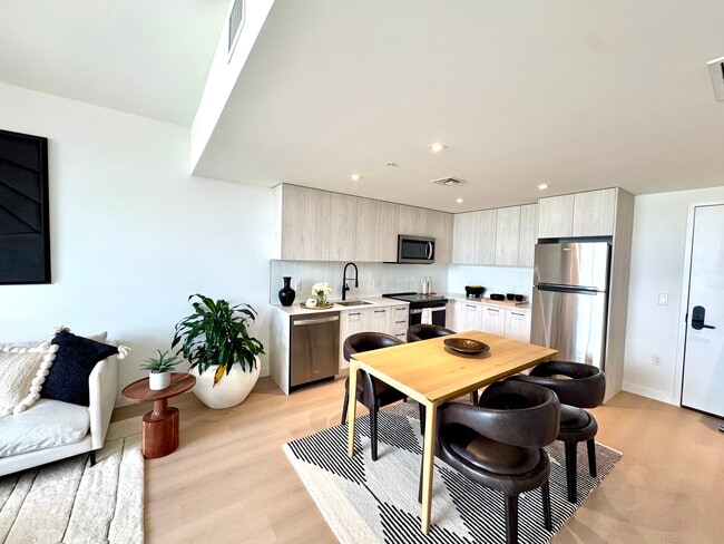 Building Photo - 242 NW 32nd St Unit A10