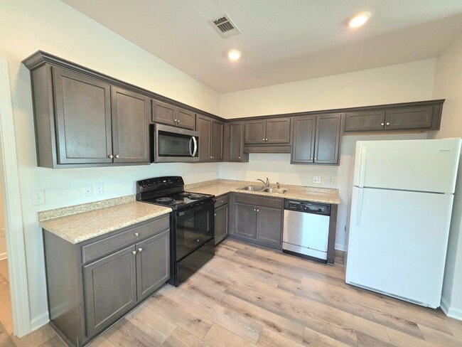 Photo - Spacious 2-Bedroom Duplex