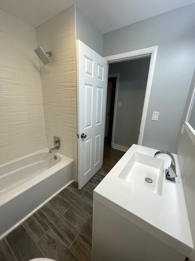 Photo - 6825 W Leland Ave Unidad 3