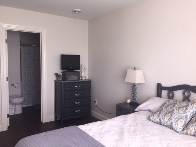 Photo - 110 W 10th St