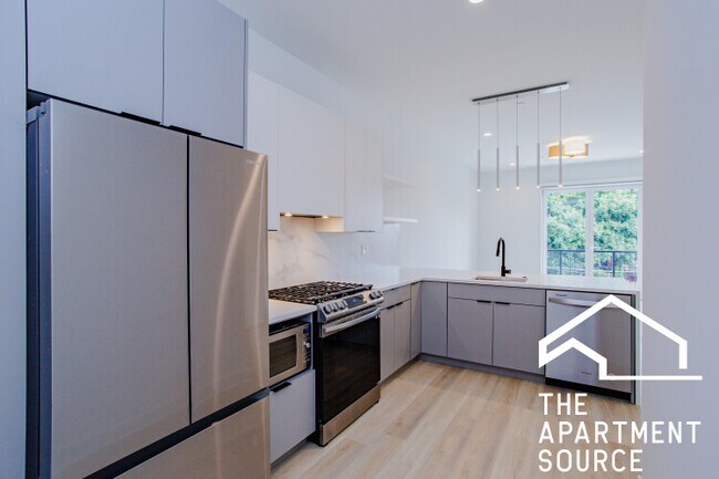 Photo - 3821 N Ashland Ave Apartments