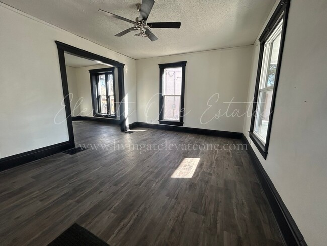 Photo - 435 N Apple Ave