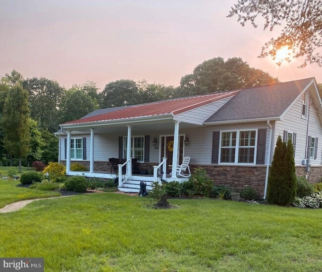 Photo - 999 Shoreland Dr House