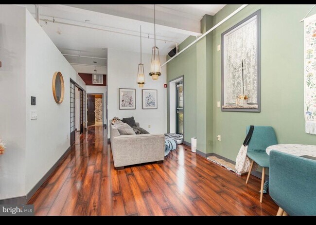 Photo - 18 E Sunbury St Unit A