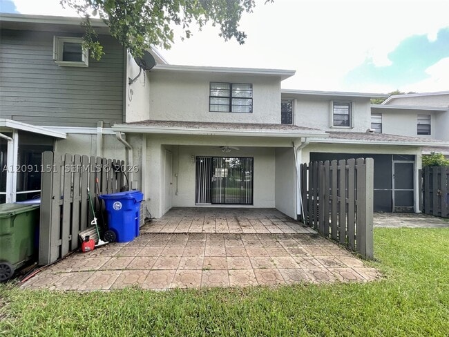 10781 NW 11th St