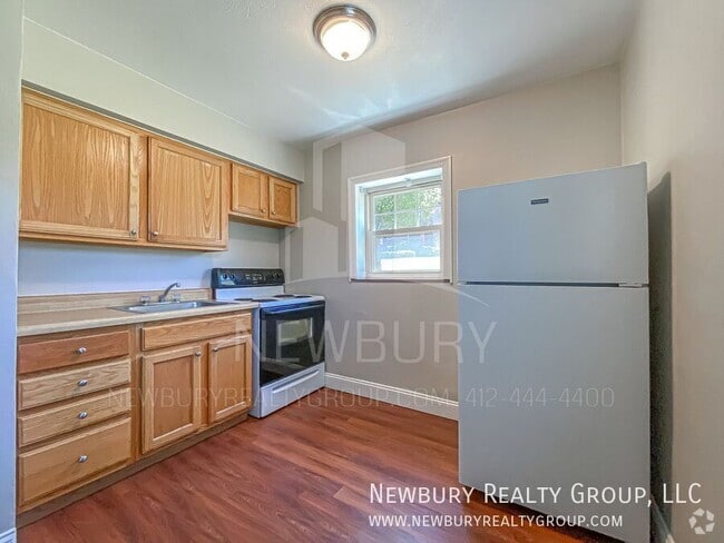 Building Photo - 106 W Steuben St Unit Apt. C2