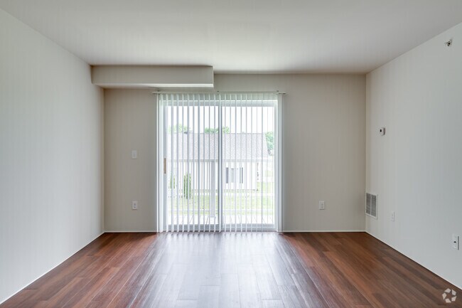 2BR, 2BA - 960SF - Living Area
