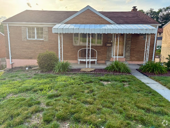Building Photo - 2054 Noblestown Rd Rental