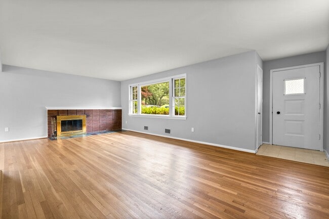 Photo - 4907 Elsmere Ave
