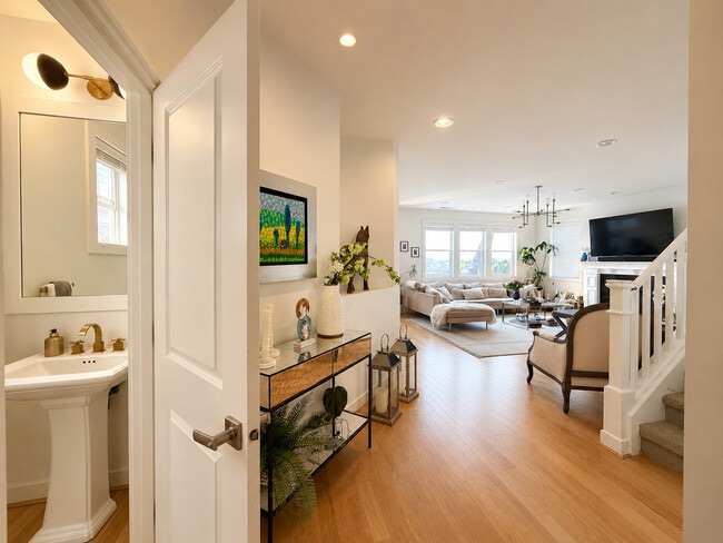 Photo - 1643 14th Pl NE