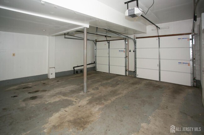 Photo - 410 Johnstone St