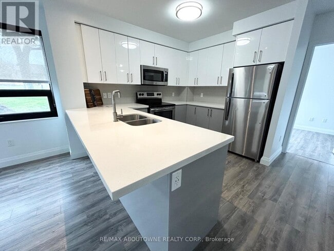 Photo - 460 Belmont Ave W