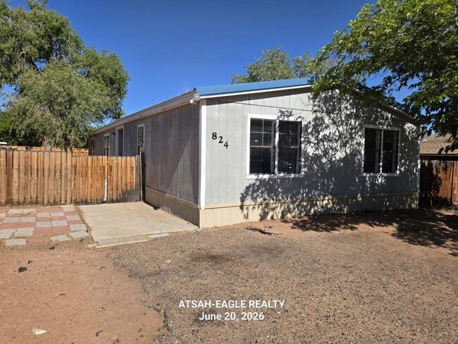 Building Photo - 824 Driftwood Ave