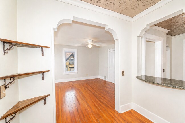 Photo - 114 E Johnson St Unit 2