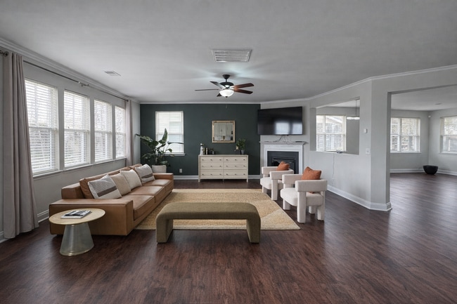 Large open living room - 429 Indigo Ridge Dr